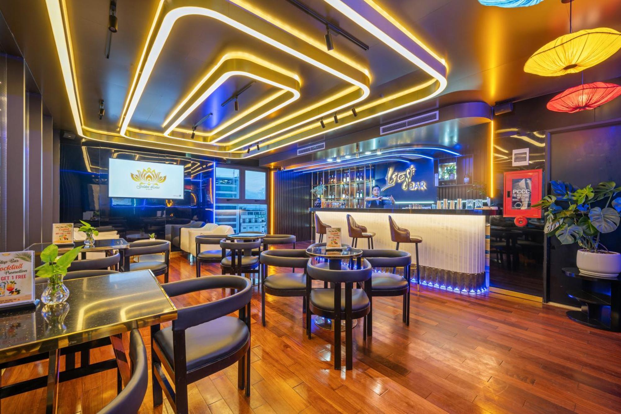 Golden Lotus Hotel Da Nang - Rooftop Bar Sea View Exterior photo
